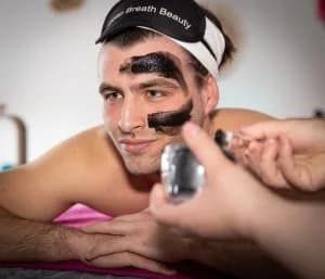 Men’s facial treatment in Amsterdam De Pijp at Beauty Lounge – deep cleansing and skin rejuvenation.